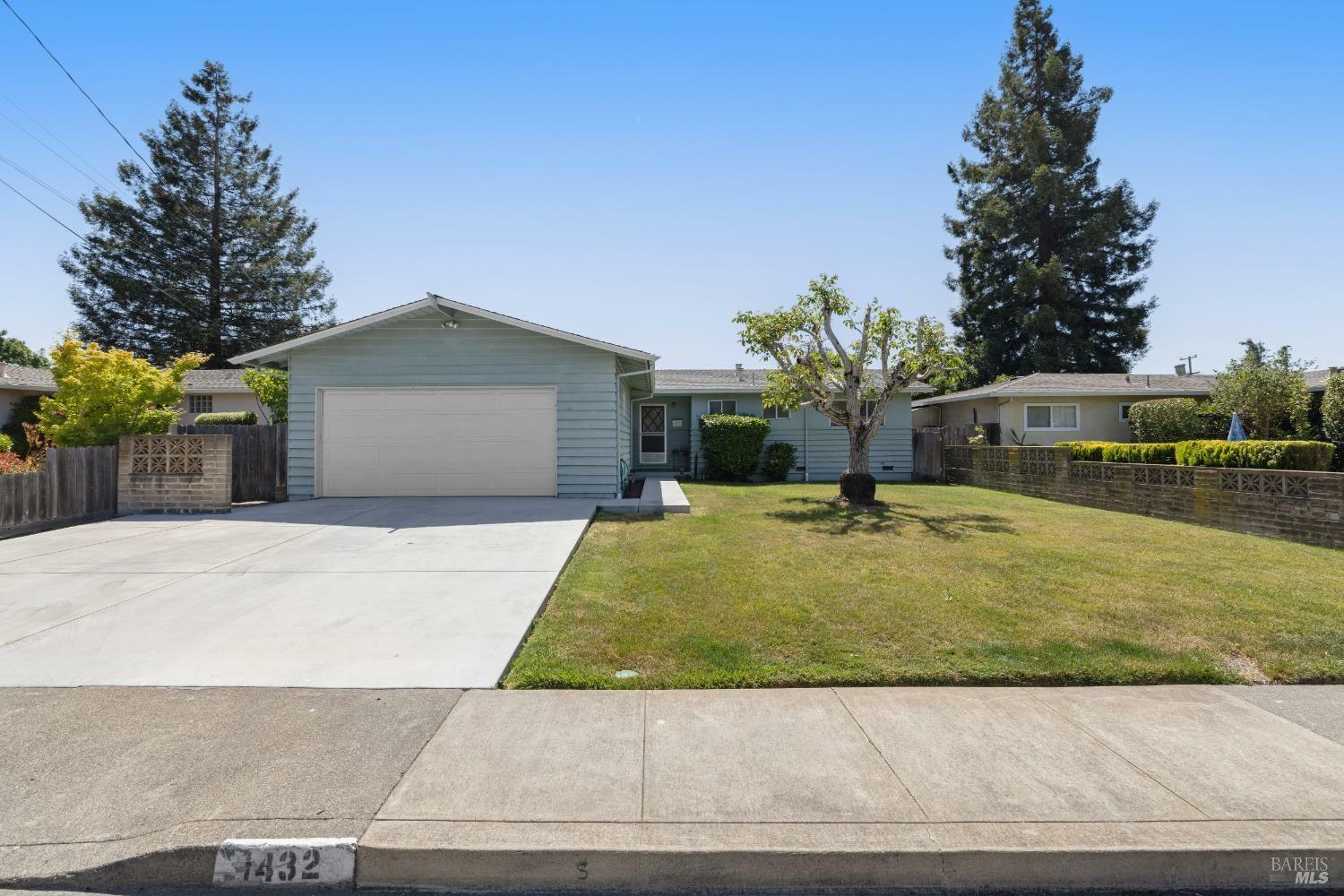 1432 Weaverly Drive  Petaluma CA 94954 photo