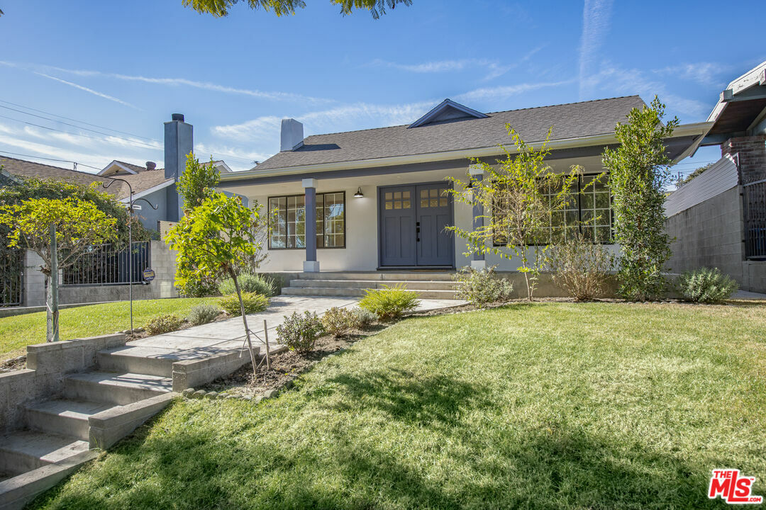 Property Photo: 325 N Wilton Pl CA 90004
