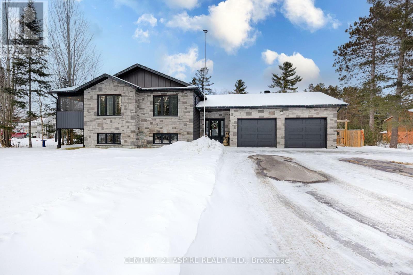 296 Black Bay Road  Petawawa ON K8H 2W8 photo