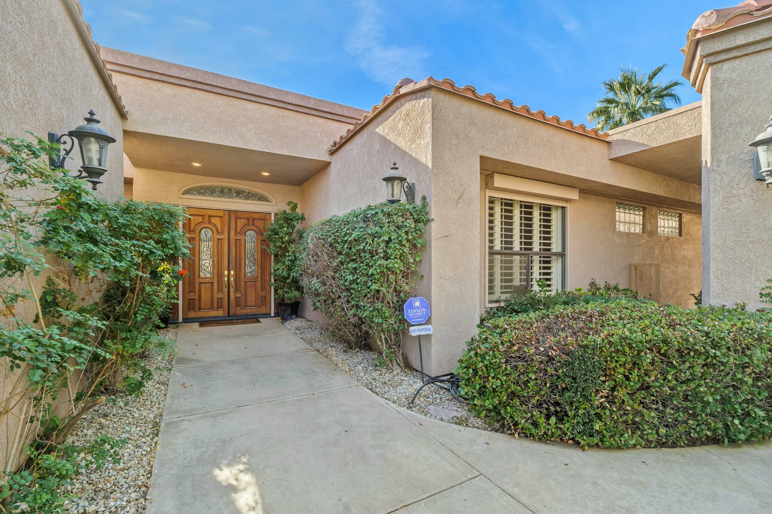 Property Photo:  28 El Roble Court  CA 92270 