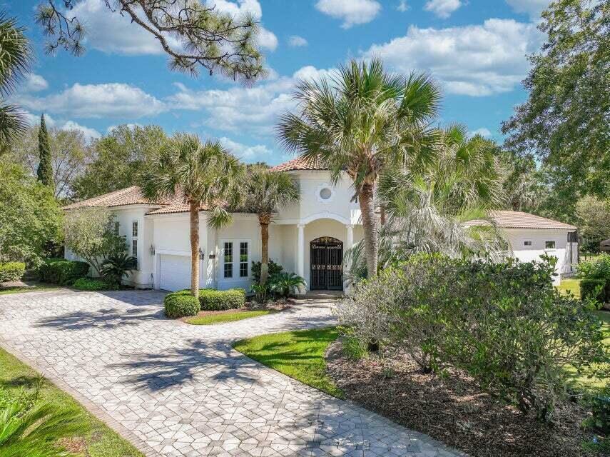 Property Photo:  455 Admiral Court  FL 32541 