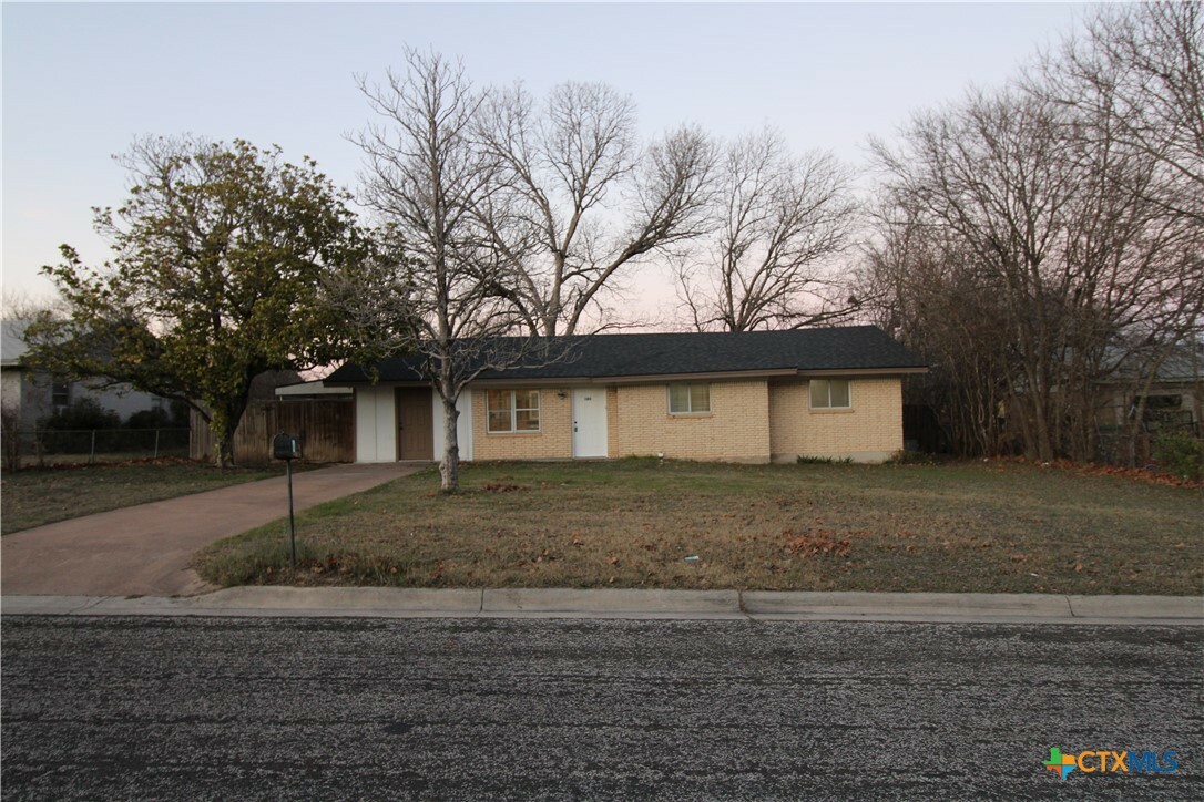 Property Photo:  103 W Mockingbird Lane  TX 76548 