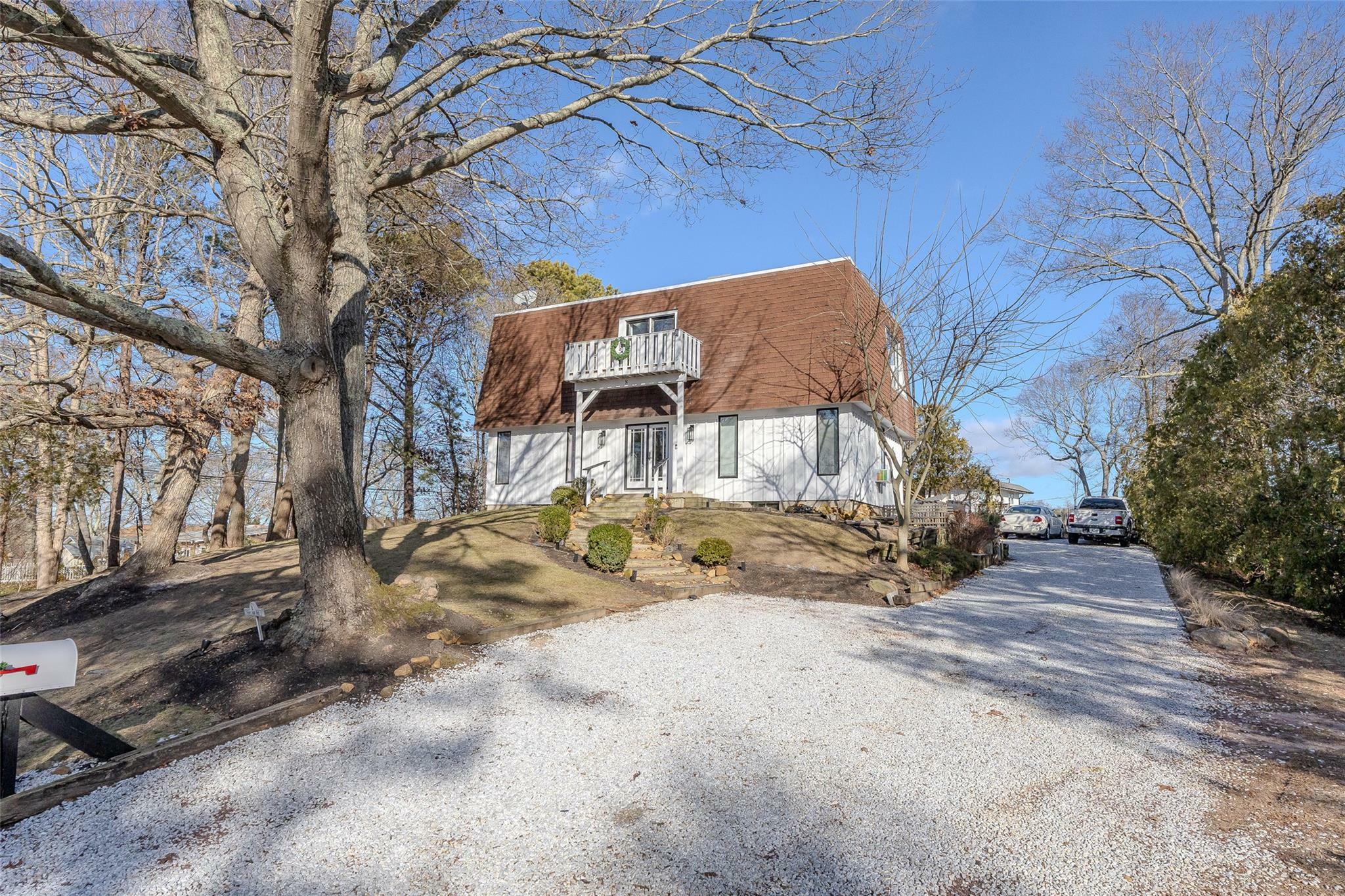 Property Photo:  8 Fort Hill Road  NY 11946 