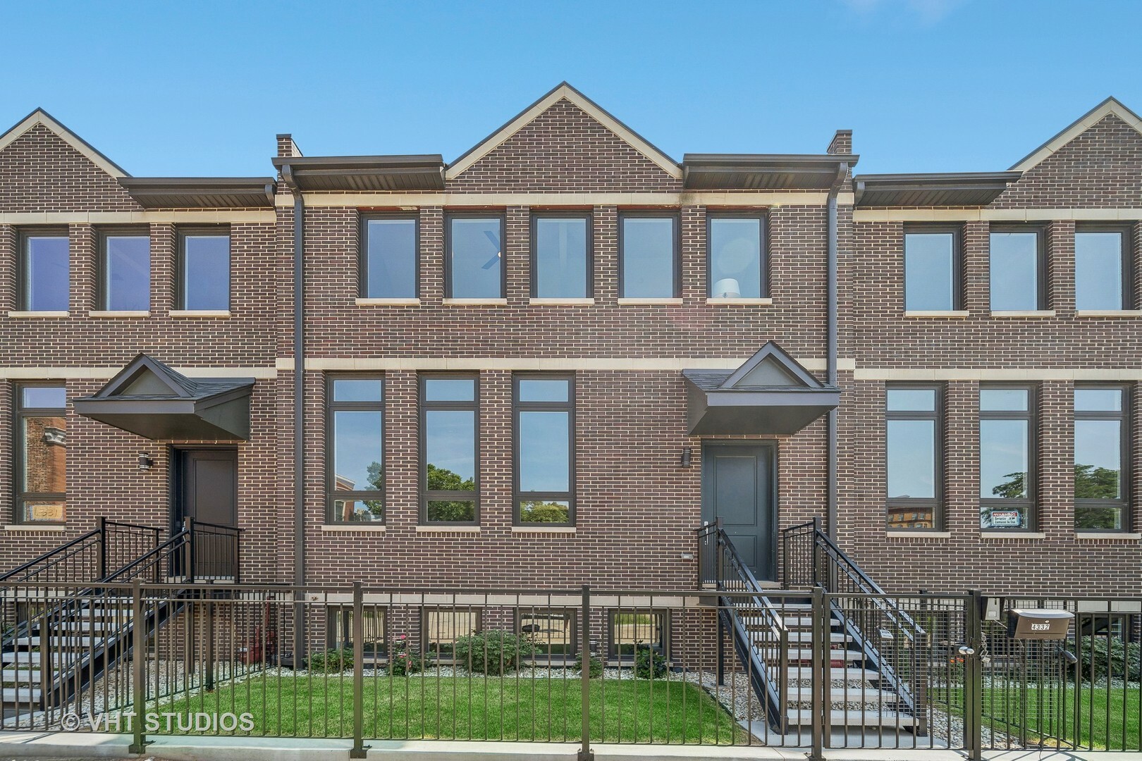 Property Photo: 4336 S Vernon Avenue IL 60653