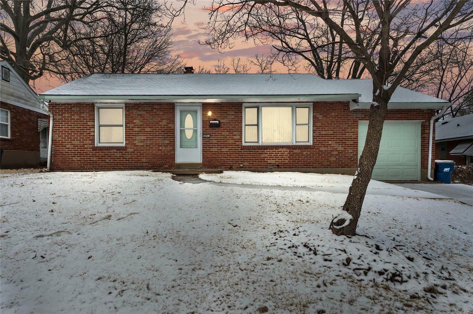 Property Photo: 2031 Hildred Avenue MO 63136