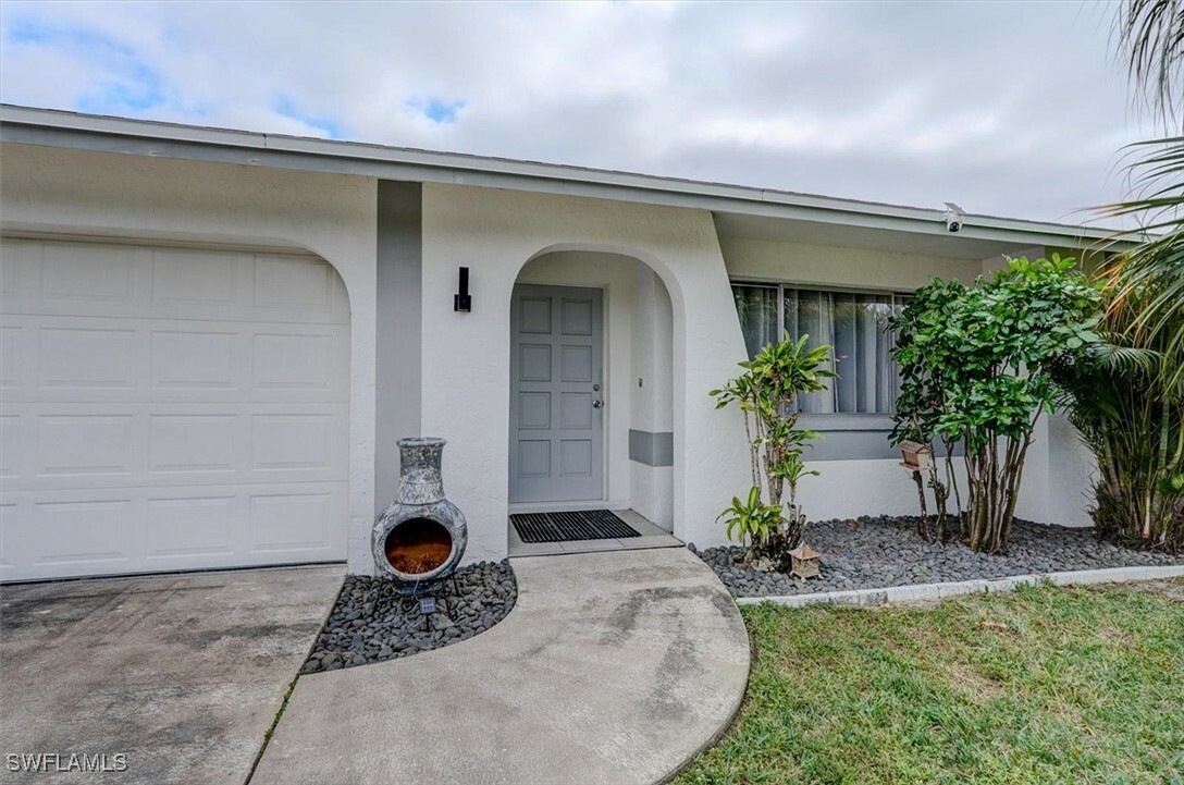 Property Photo:  4101 SE 3rd Avenue  FL 33904 