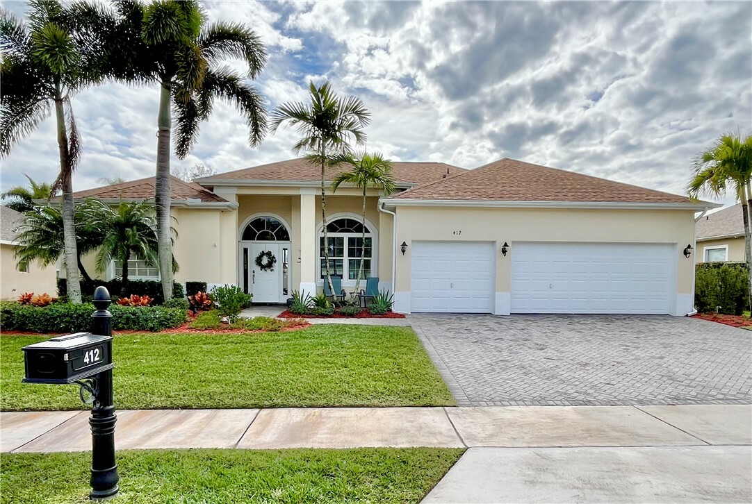 Property Photo:  412 N Key Lime SW  FL 32968 