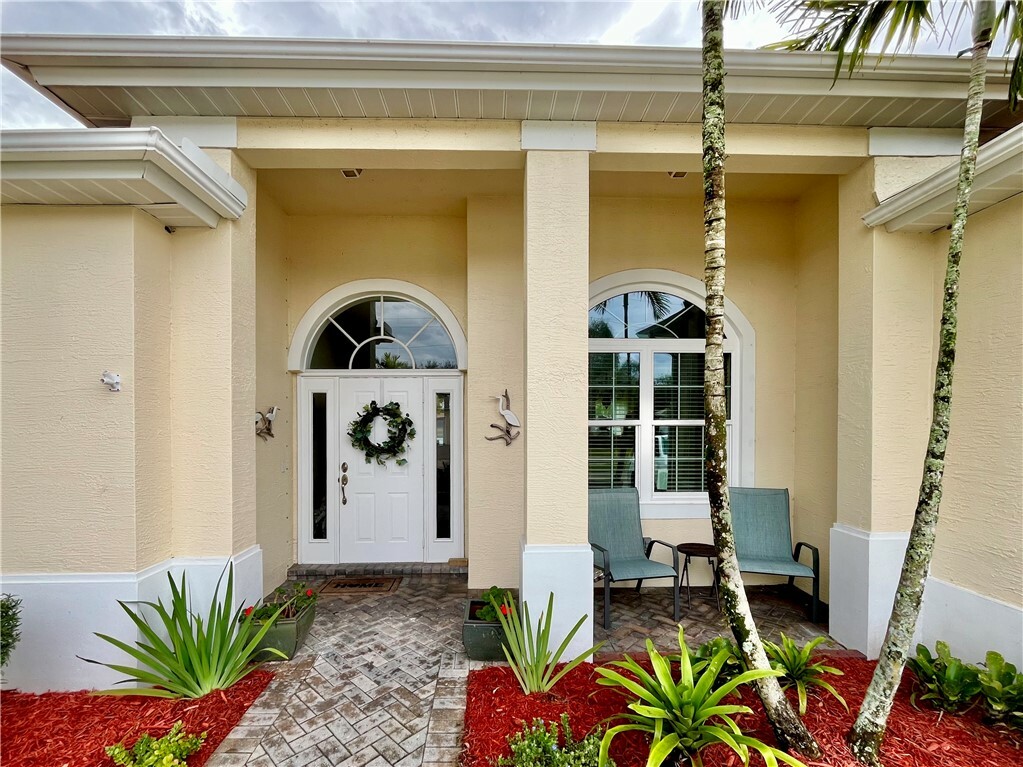 Property Photo:  412 N Key Lime SW  FL 32968 