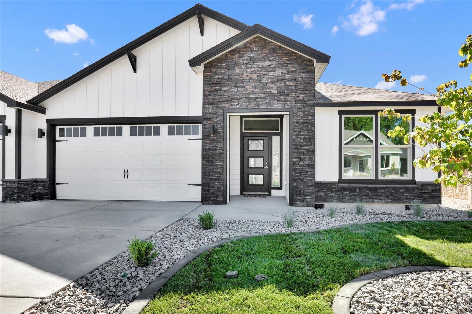 Property Photo: 1109 - Unit 30 N Country Club Dr Unit 30 WA 99006