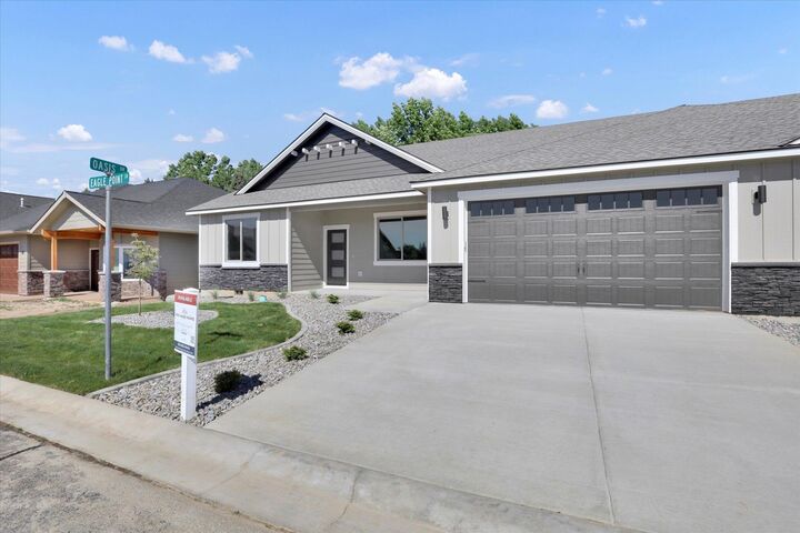 Property Photo:  1109 - Unit 16 N Country Club Dr Unit 16  WA 99006 