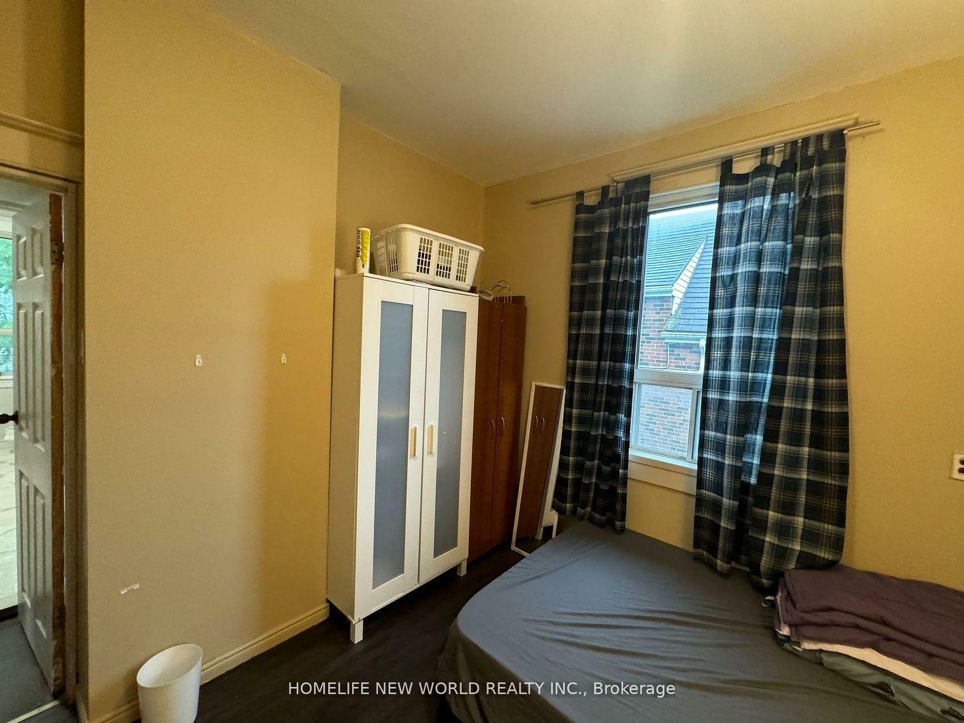 Property Photo:  61 Broadway Avenue  ON L8S 2V9 