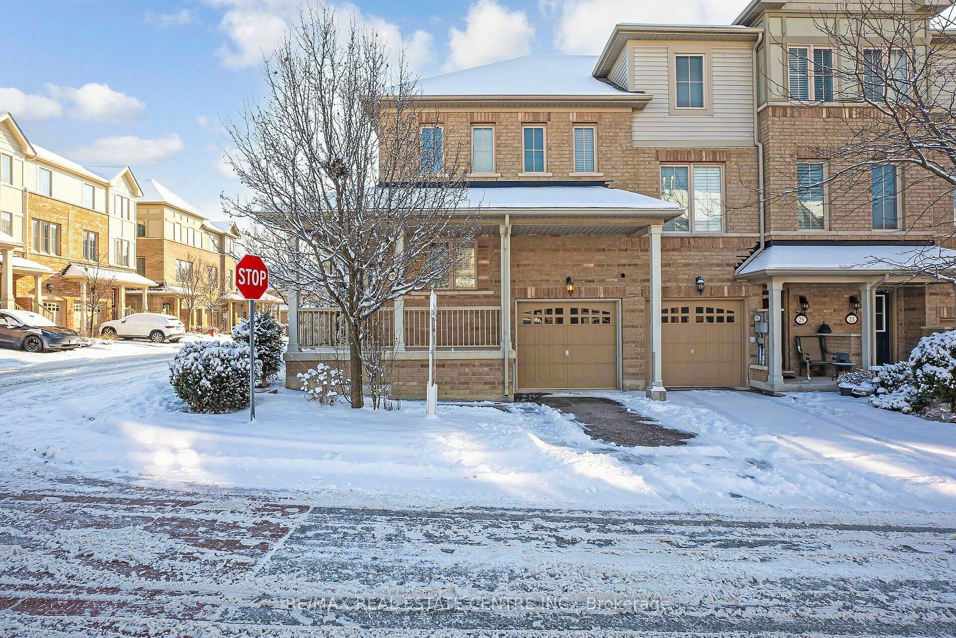 Property Photo:  27 Cedar Lake Cres  ON L6Y 0P9 