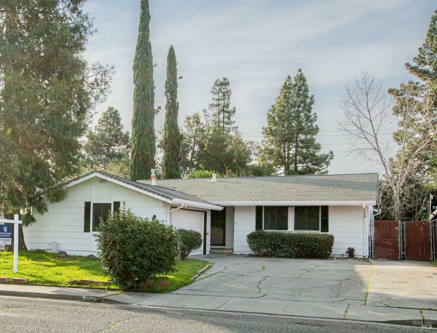 Property Photo:  255 Dahlia Street  CA 94533 