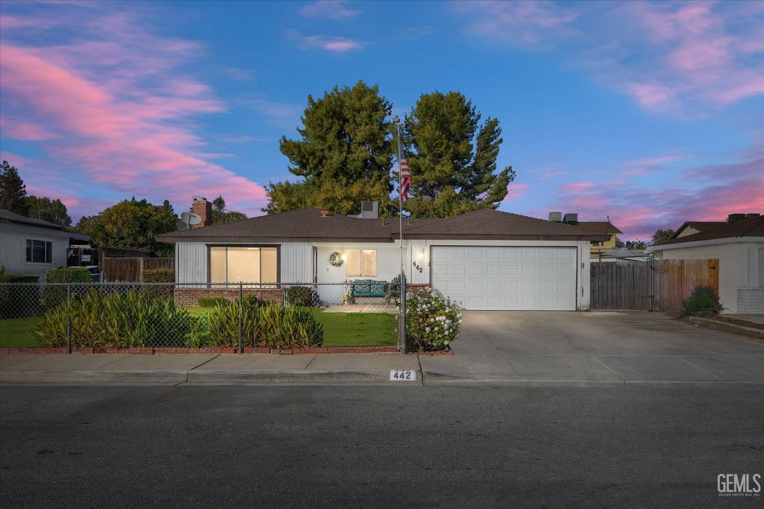 Property Photo:  442 Douglas Street  CA 93308 