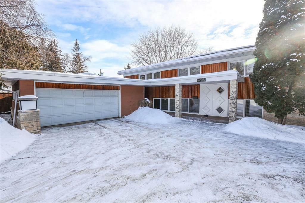 Property Photo:  2508 Assiniboine Crescent  MB R3J 0B2 