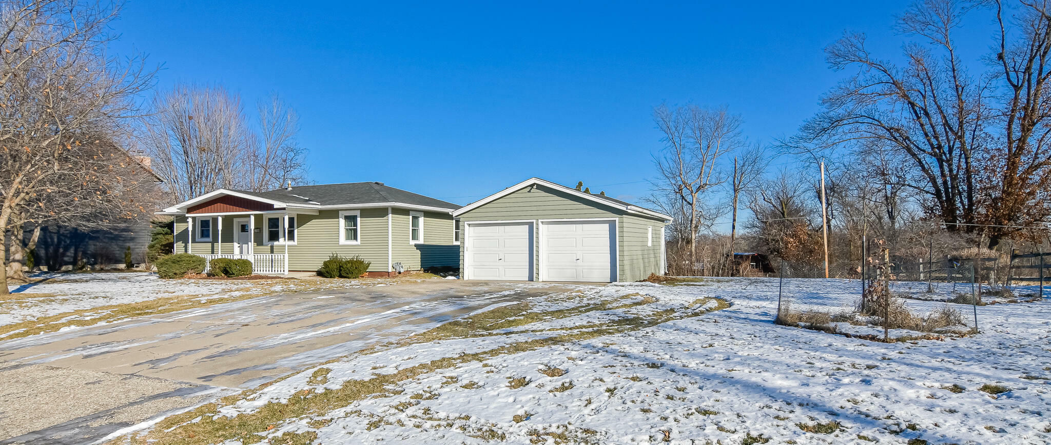 Property Photo: 1708 Robertson Drive IA 50158