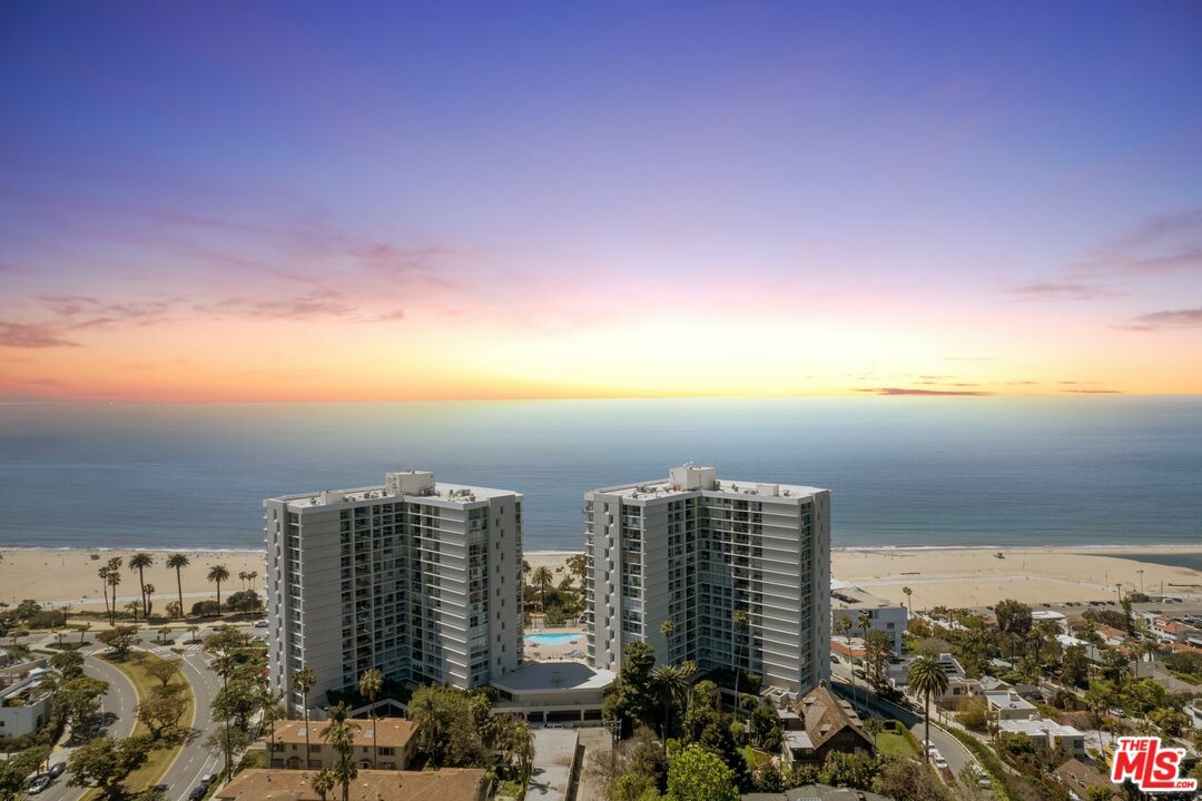 Property Photo:  201 Ocean Ave 808P  CA 90402 