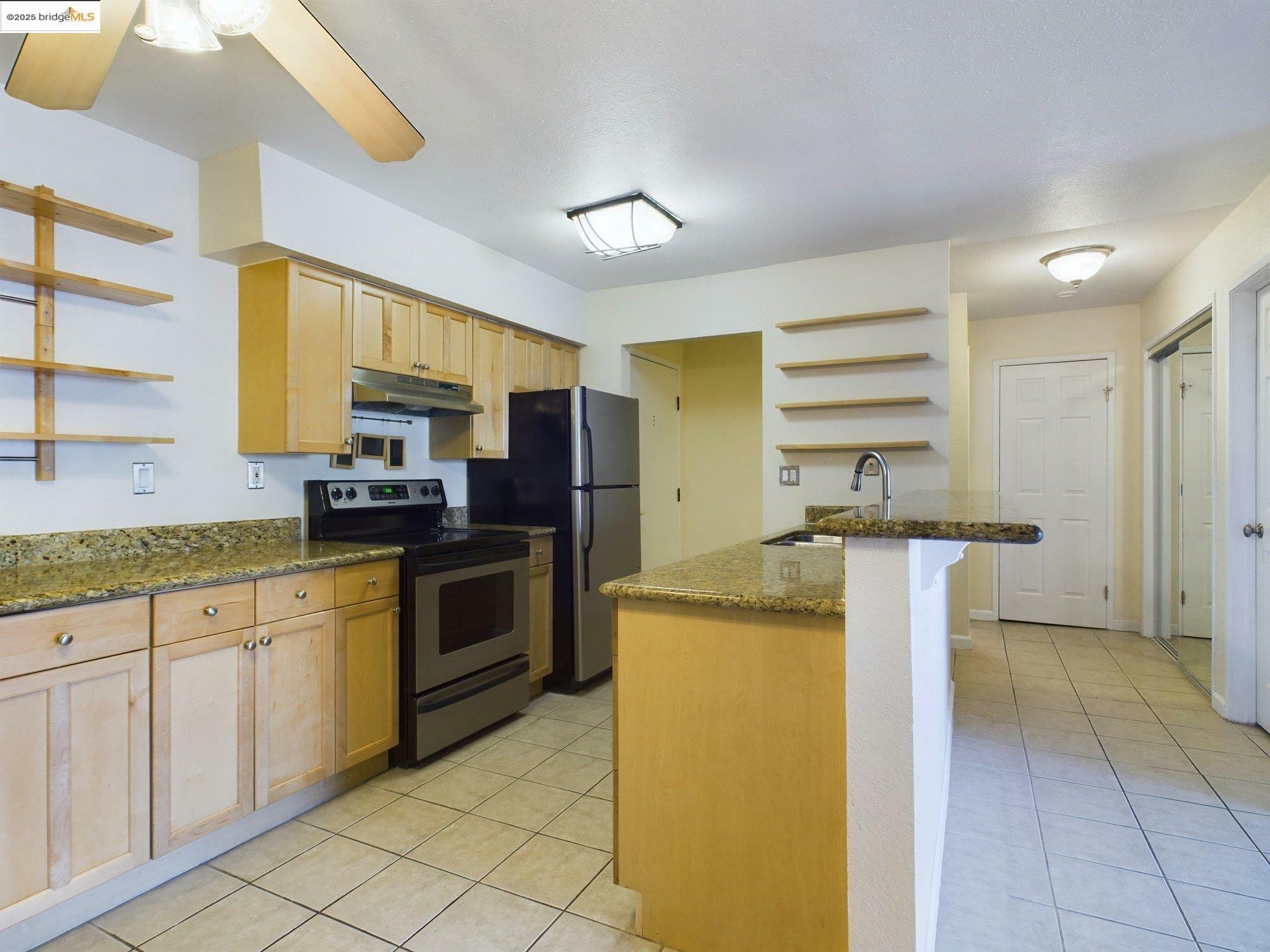 Property Photo:  466 Crescent St 102  CA 94610 