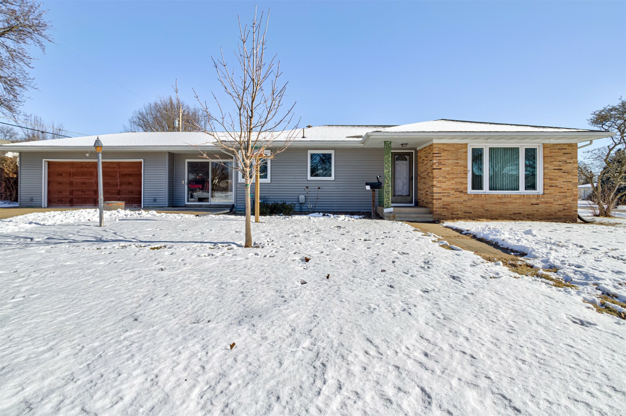 Property Photo:  328 S Benton Street  IA 50036 