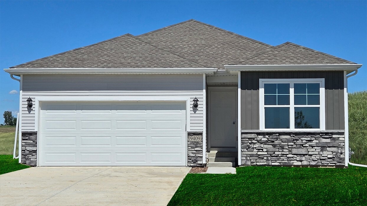 Property Photo: 5606 152nd Street IA 50111