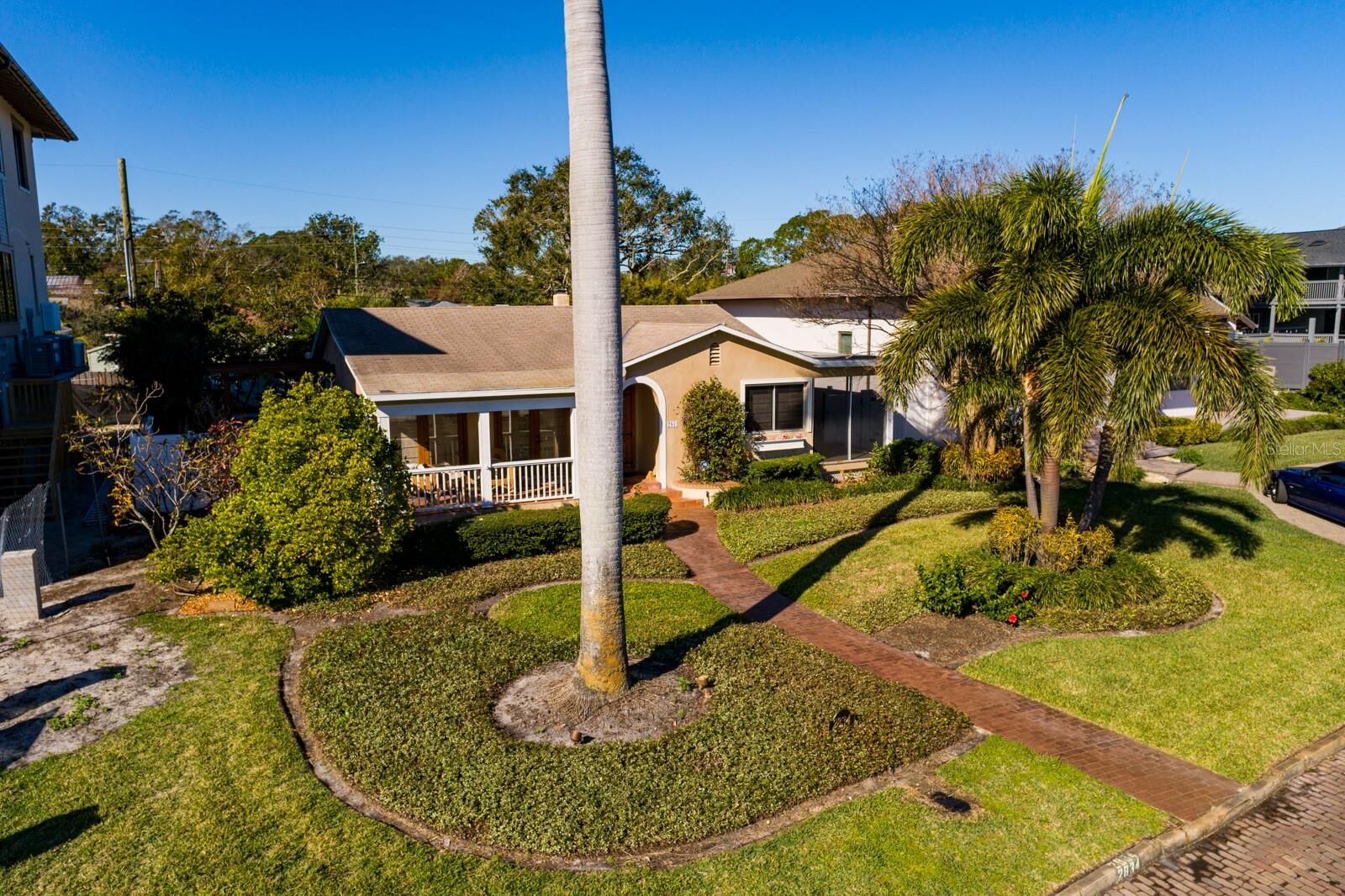 Property Photo: 2834 Coffee Pot Boulevard NE FL 33704