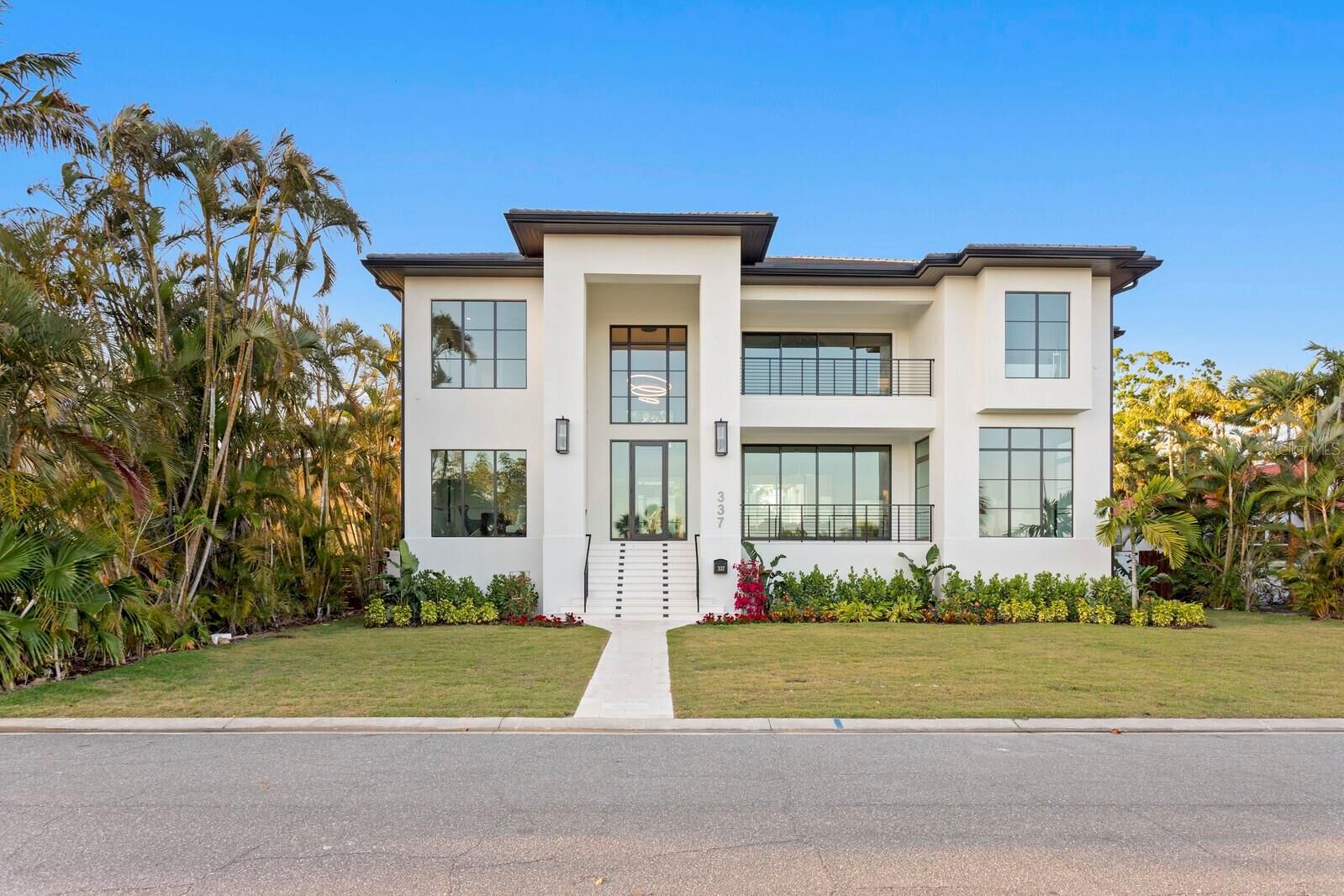 Property Photo: 337 Coffee Pot Drive NE FL 33704