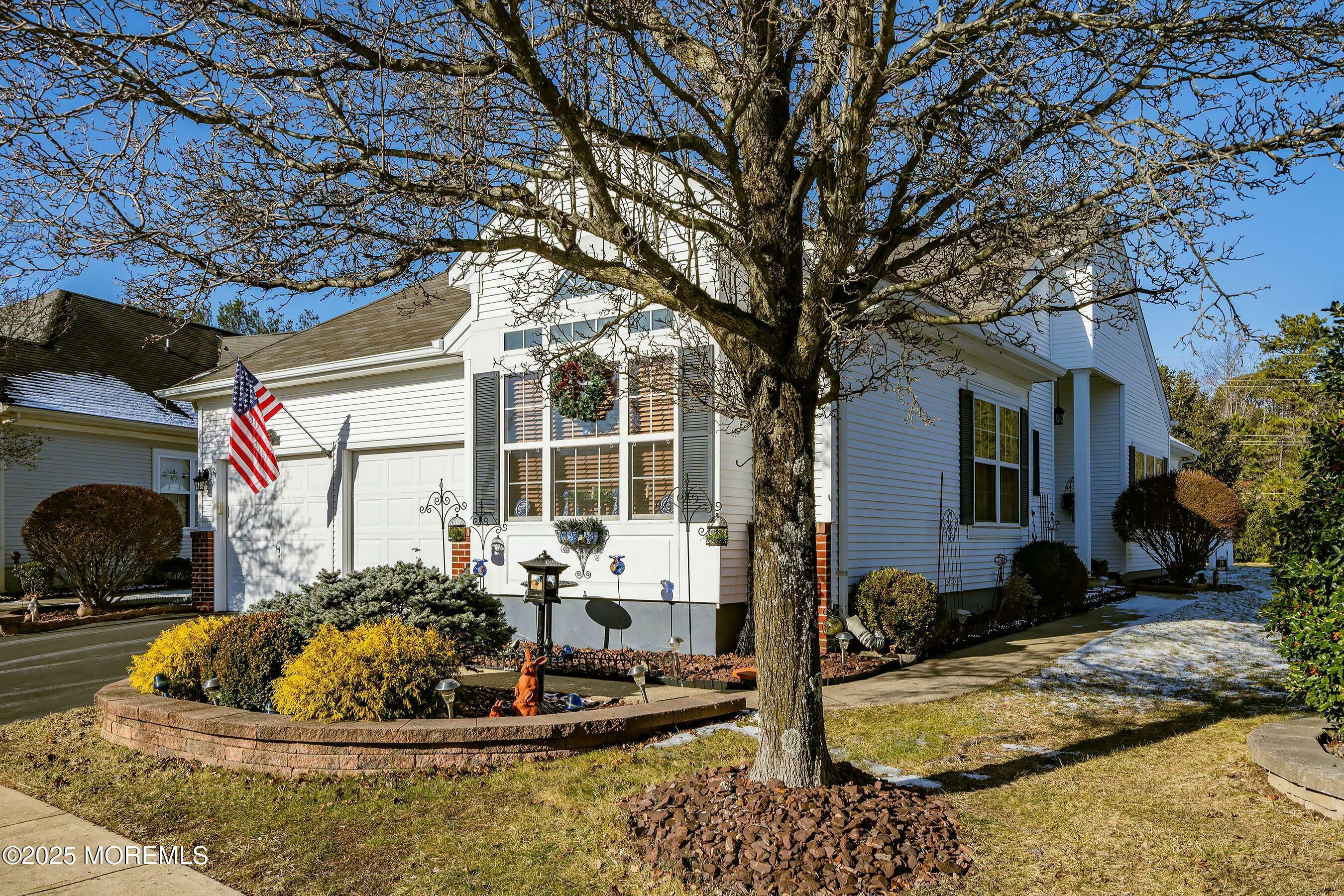 Property Photo:  27 Edgeworth Circle  NJ 08759 