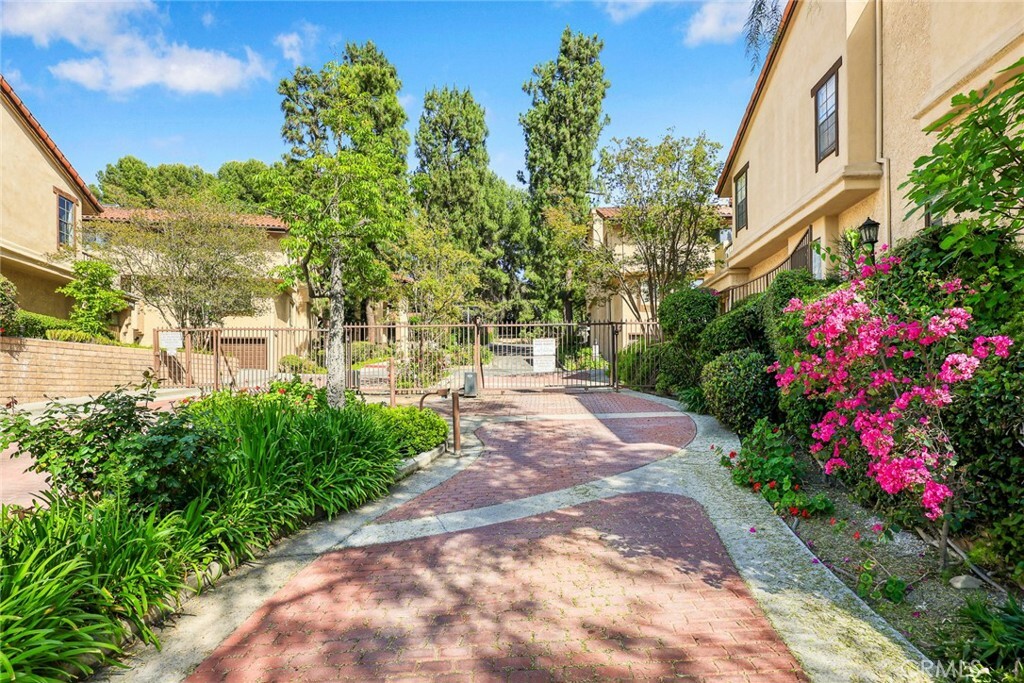 Property Photo: 1824 S Marengo Avenue 27 CA 91803