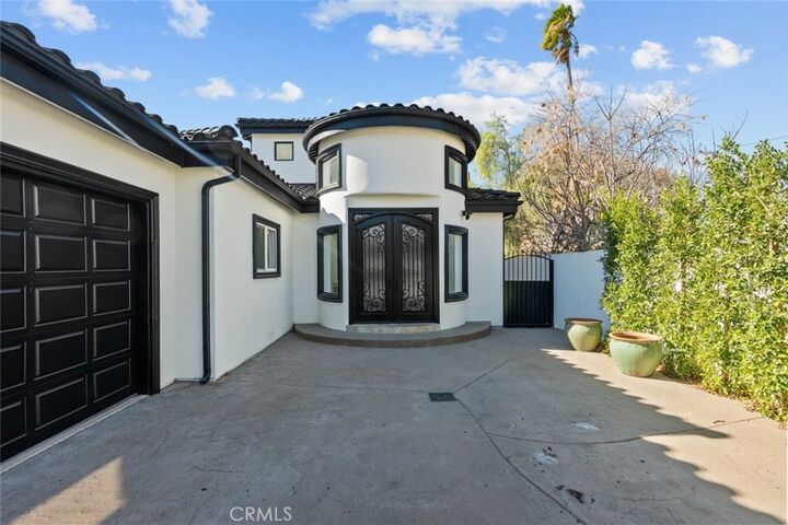 Property Photo: 5157 Avenida Oriente CA 91356