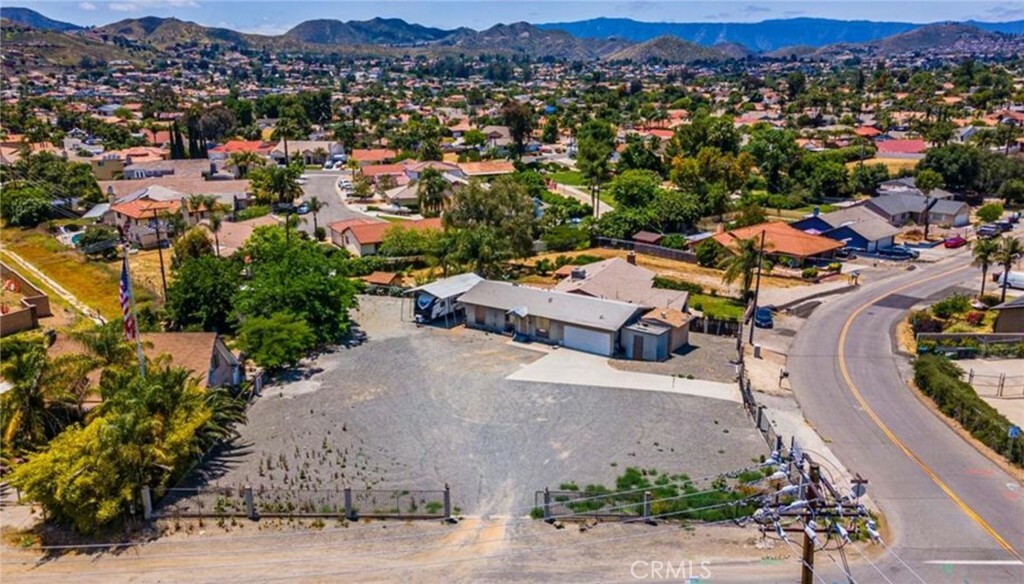 Property Photo:  23991 Vista Way  CA 92587 