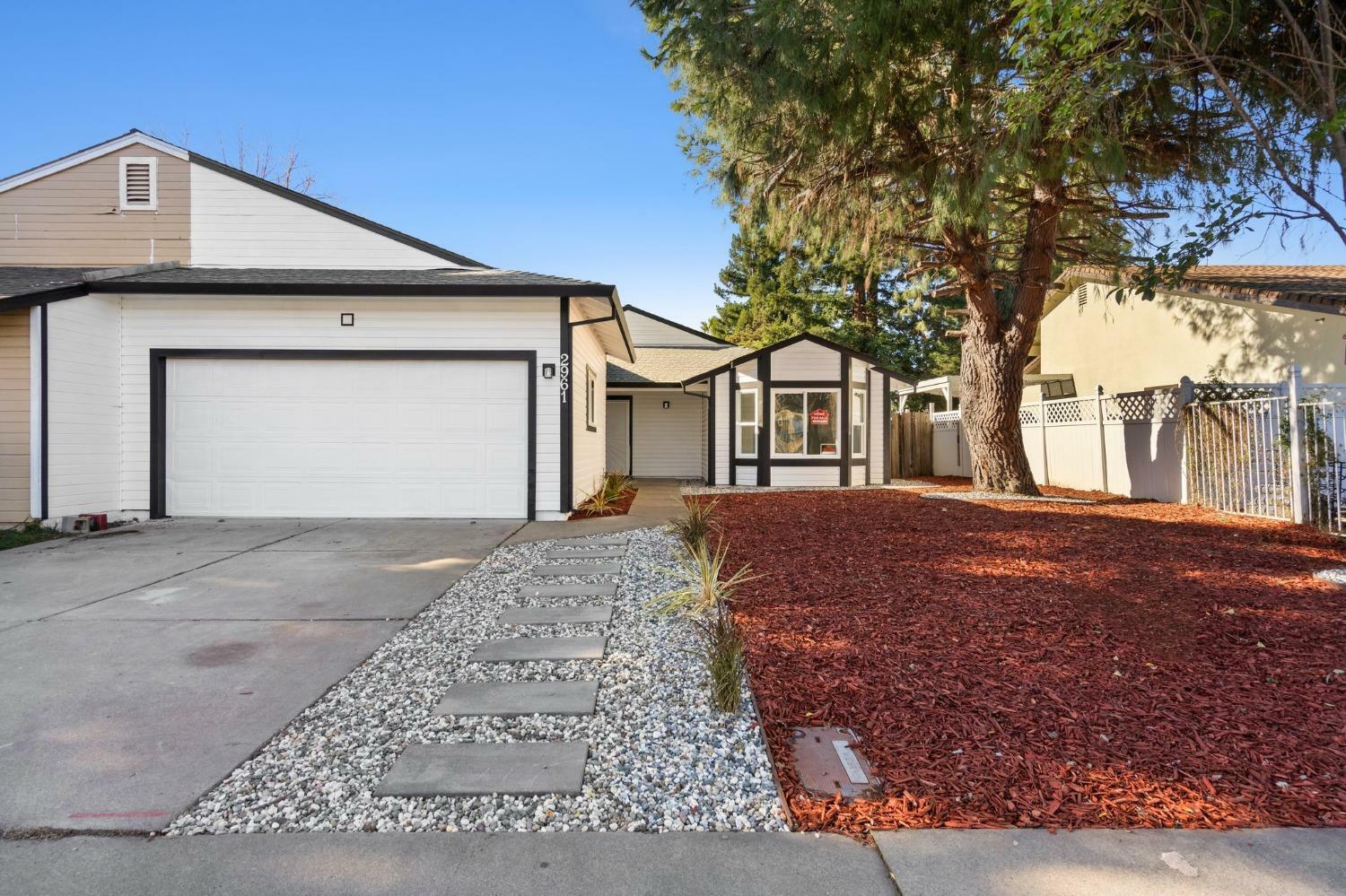 Property Photo: 2961 Lemitar Way CA 95833