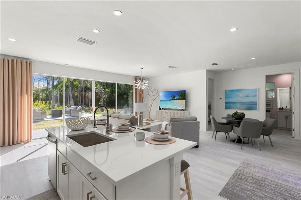 Property Photo: 5862 Lancewood Way FL 34116
