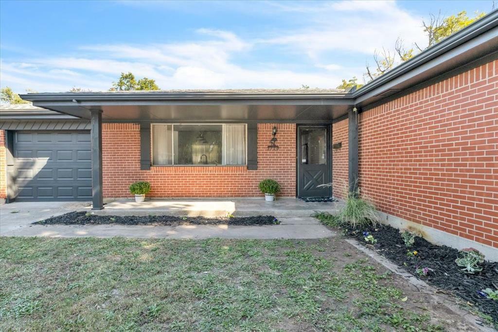 Property Photo: 3120 Del View Drive OK 73115