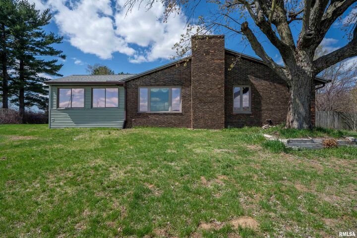 1425 Spring Bay Road  East Peoria IL 61611 photo