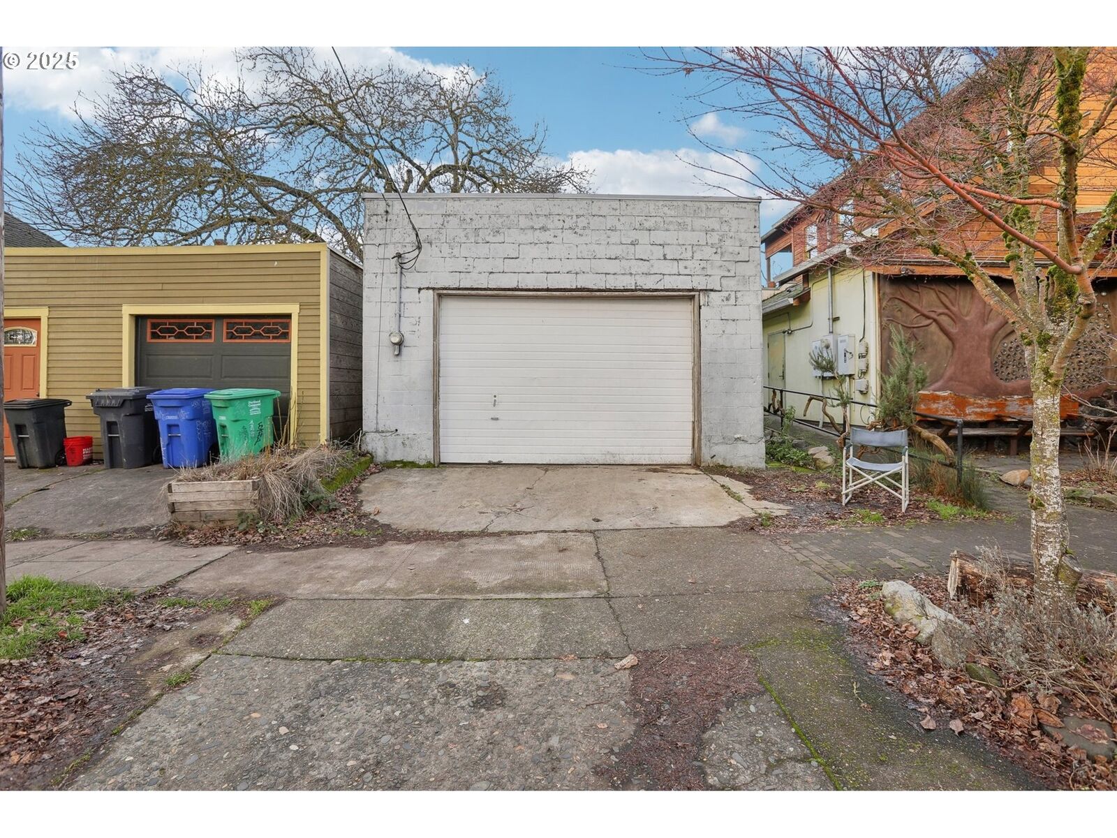 Property Photo:  2021 SE Tibbetts St  OR 97202 