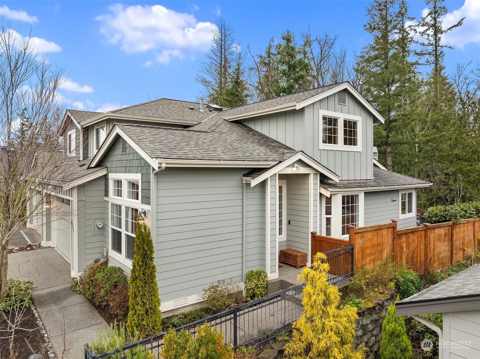 Property Photo:  1118 NE Laurel Court  WA 98029 