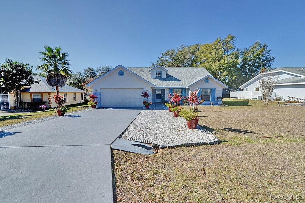 Property Photo: 2874 N Churchill Way FL 34442