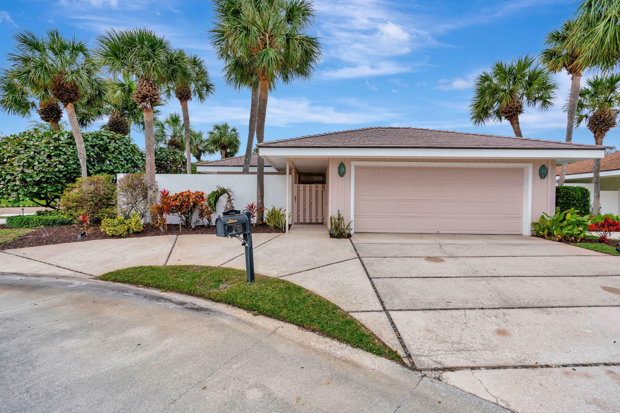 Property Photo:  17020 Bay Street  FL 33477 