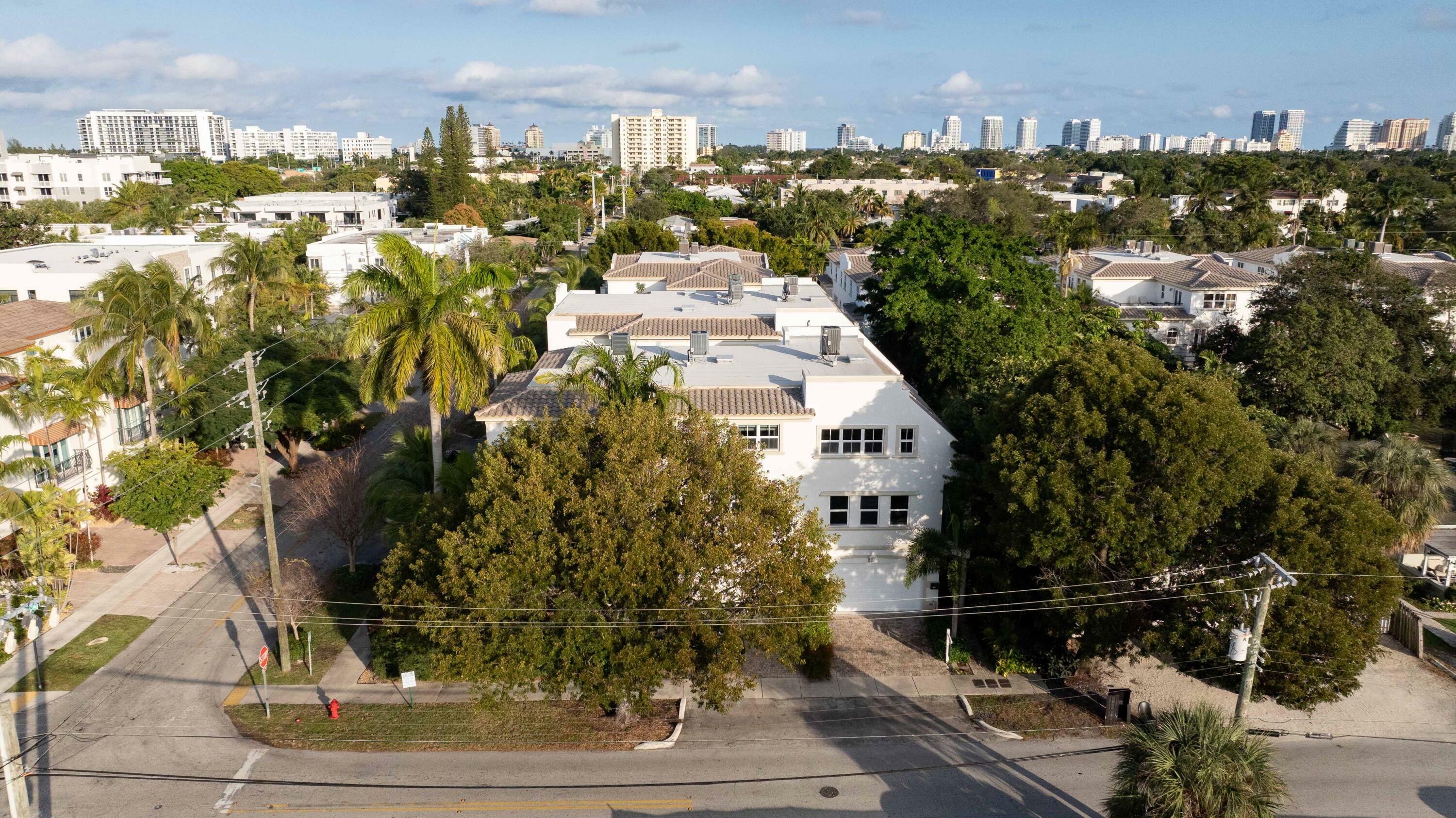 Property Photo:  852 NE 16th Avenue  FL 33304 