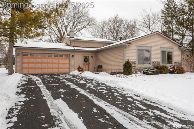 Property Photo:  40570 Village Wood Road  MI 48375 