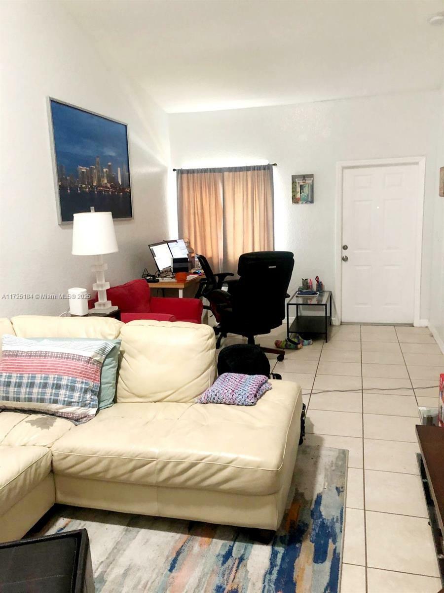 Property Photo:  31 NE 13th Ave 5  FL 33033 