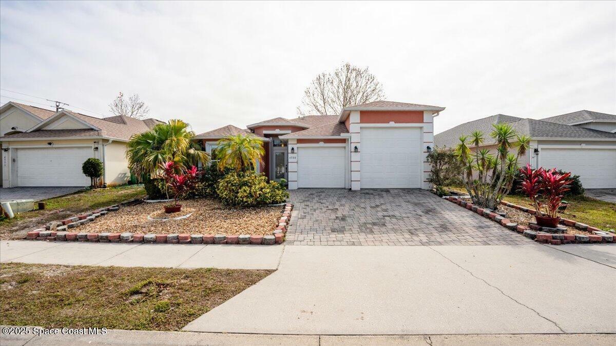 Property Photo: 4580 Sugarberry Lane FL 32796