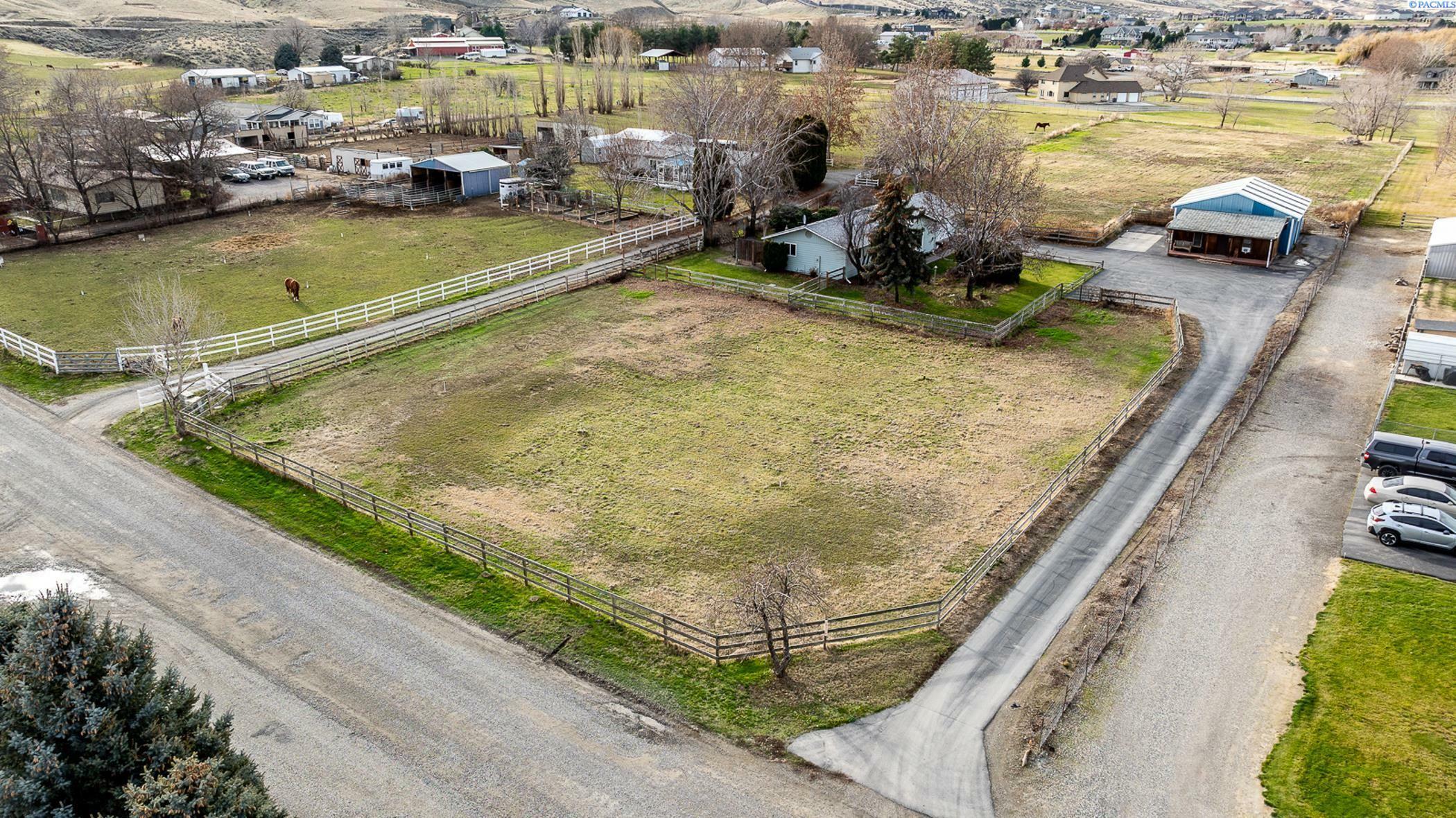 Property Photo:  28006 S 855 Pr SE  WA 99338-1180 