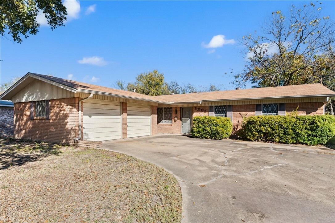 Property Photo:  1201 Melrose Drive  TX 76710 