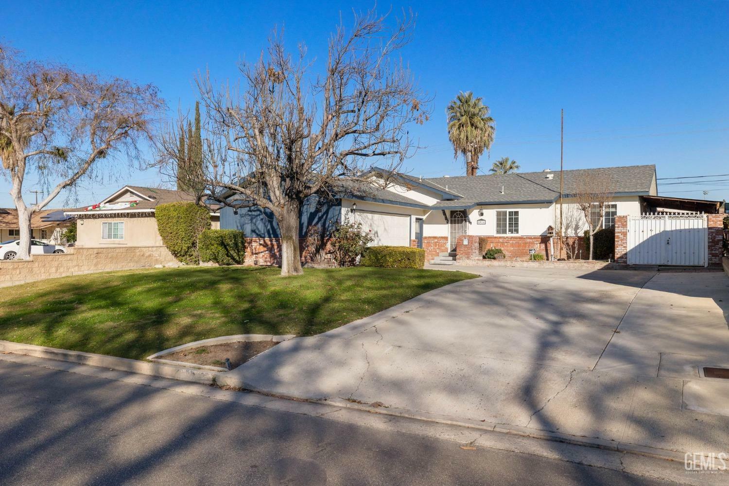 Property Photo:  1916 Duke Drive  CA 93305 