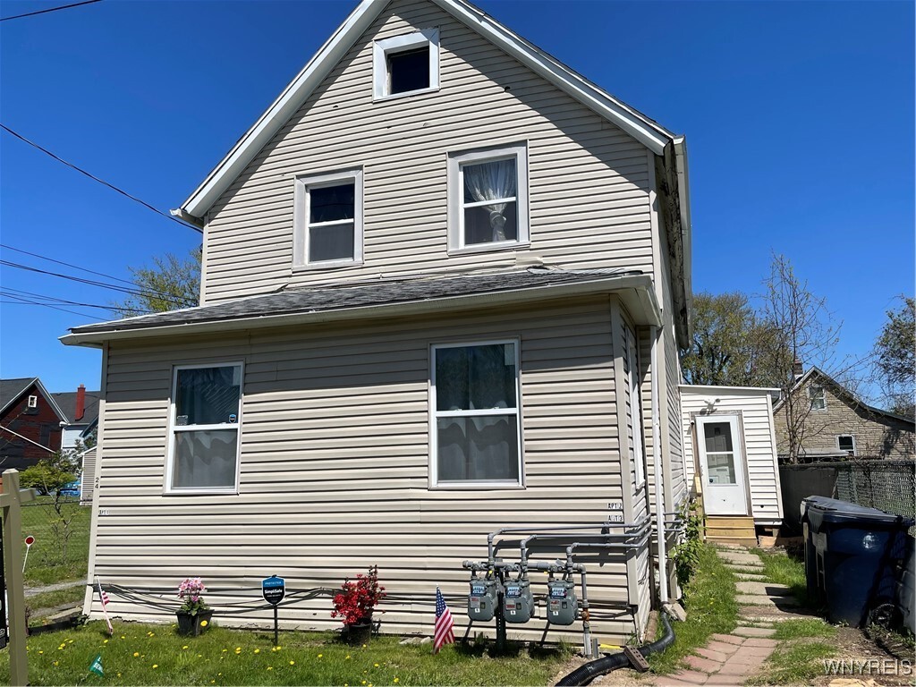 Property Photo:  24 Seal Place  NY 14218 