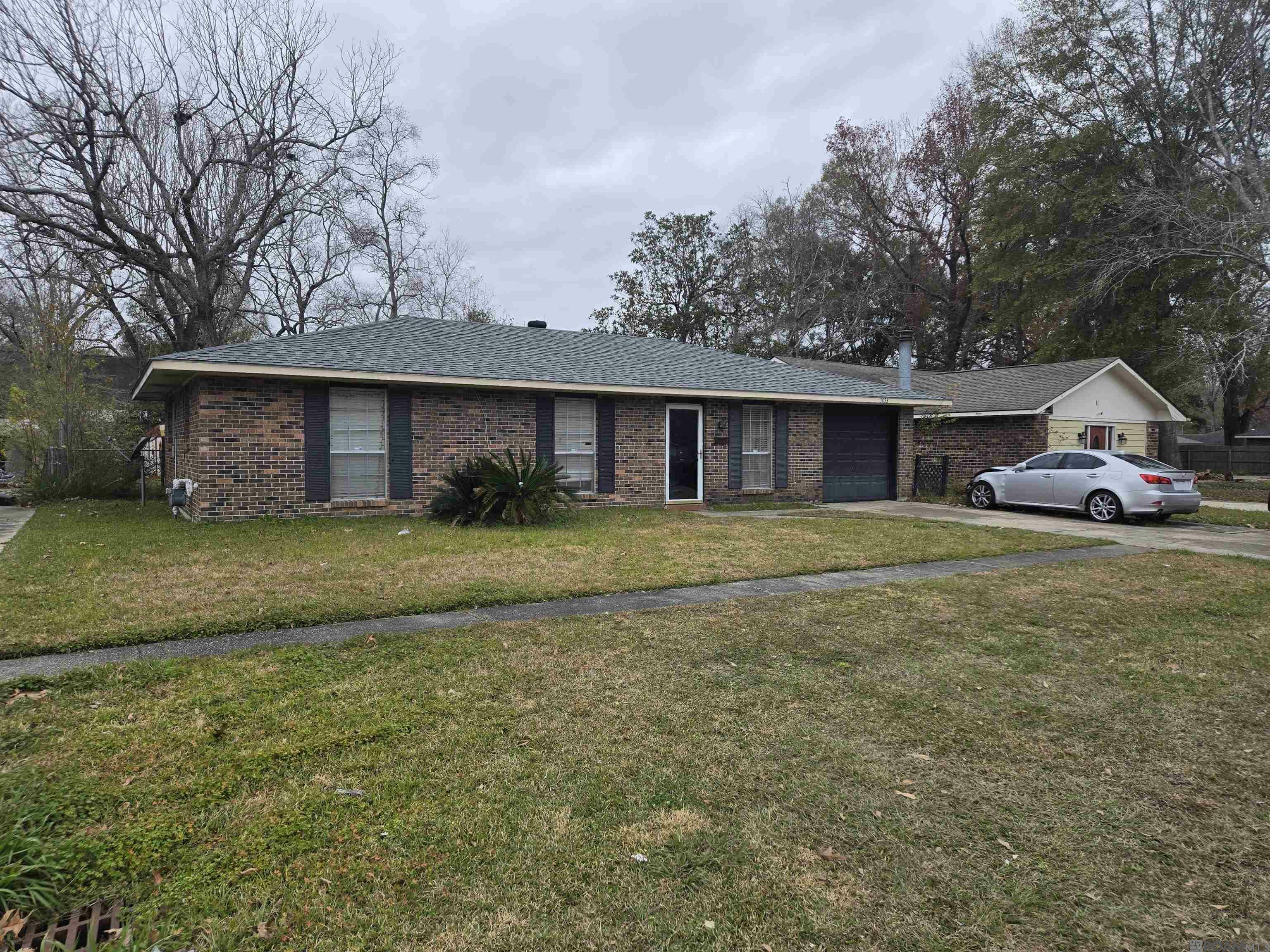 Property Photo: 3033 Vancouver Dr LA 70819