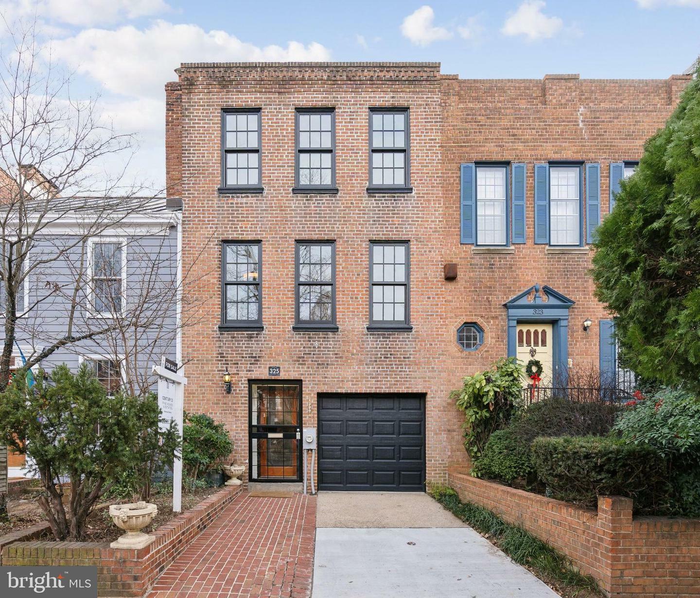 Property Photo:  325 Constitution Avenue NE  DC 20002 