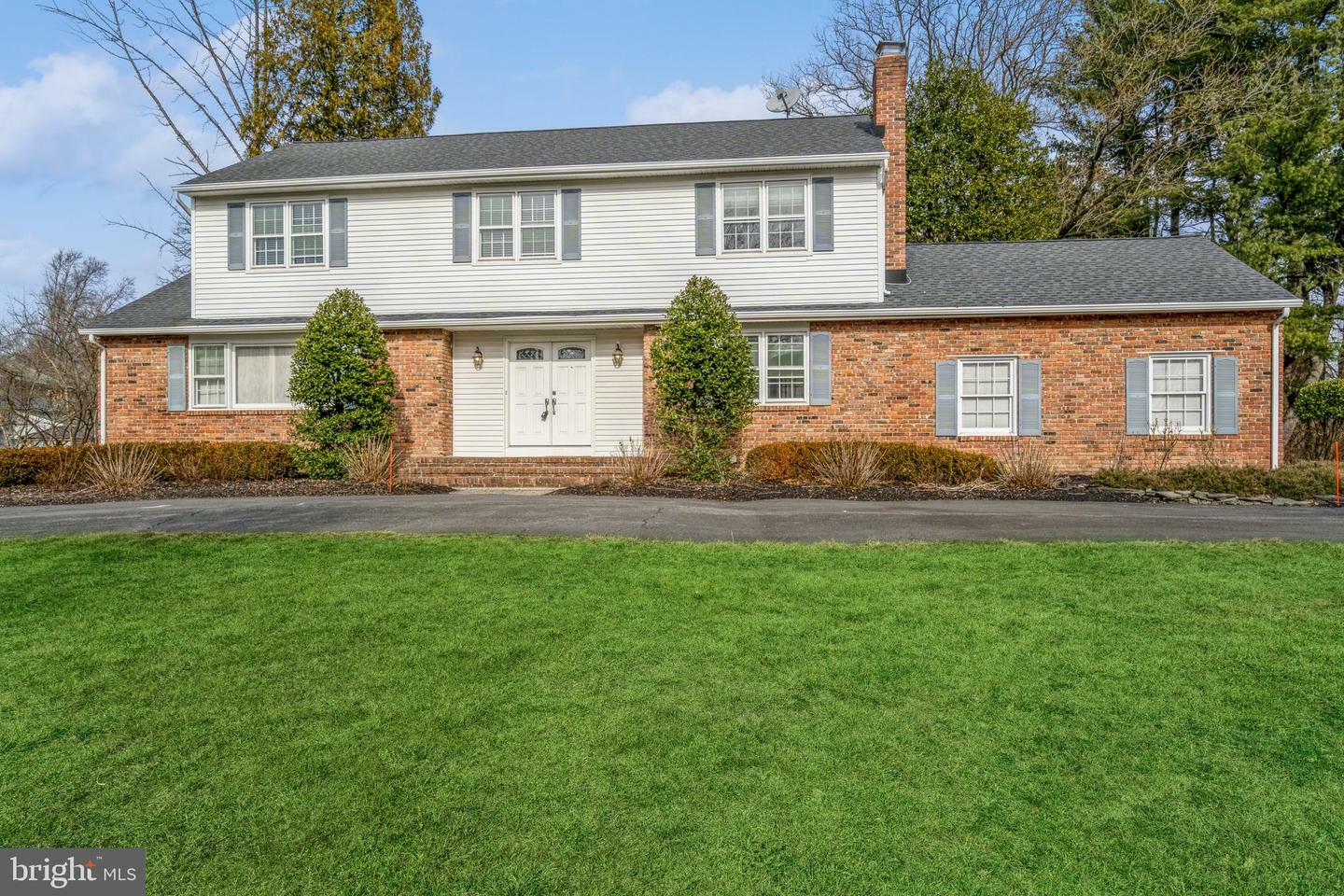 Property Photo:  3 Monroe Court  NJ 08540 