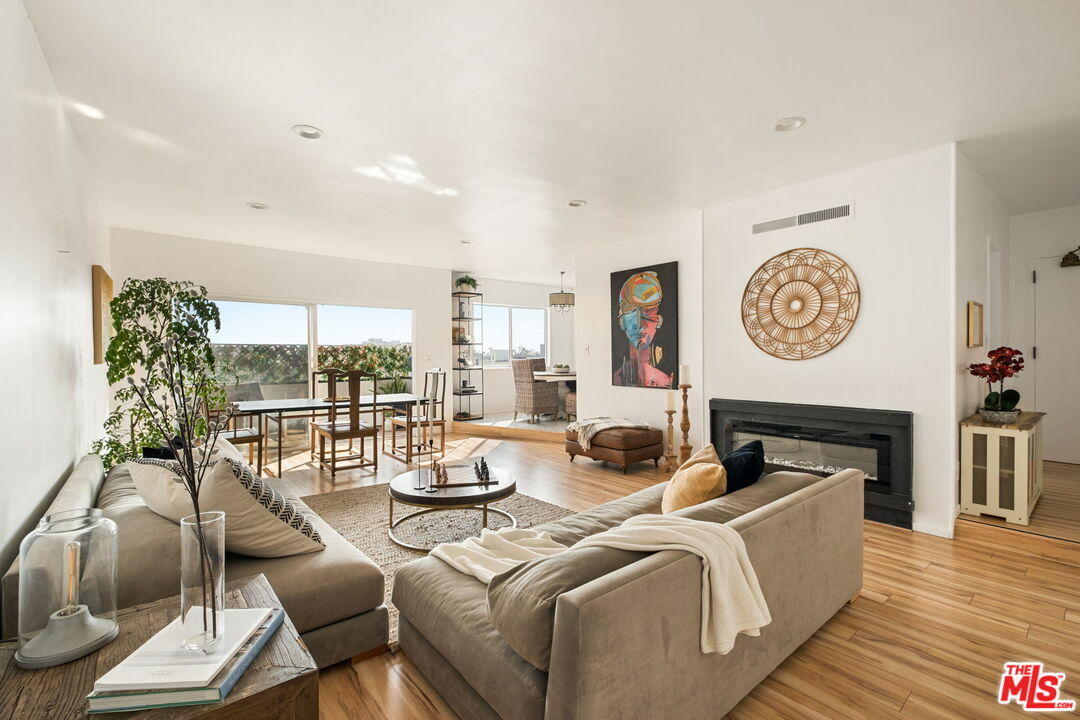 Property Photo:  11820   Mayfield Ave 319  CA 90049 